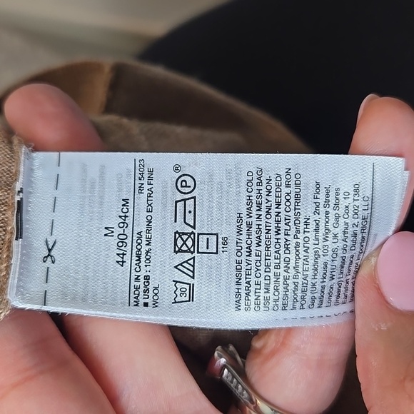 Banana Republic Camel/Tan 100% Merino Wool Turtle Neck Sweater Size Medium - Picture 9 of 10